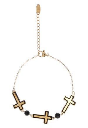 Złota bransoletka z trzema zawieszkami w kształcie krzyży z czarnymi obramowaniami oraz dwoma czarnymi koralikami, wyposażona w zapięcie typu karabińczyk i regulowany przedłużacz łańcuszka.