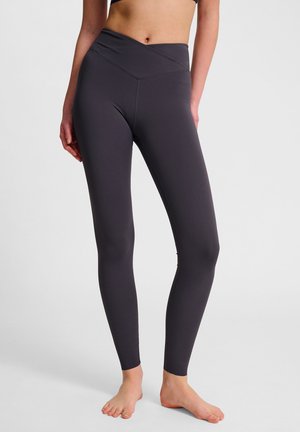 Dunkelgraue Leggings mit einem hohen, überkreuzten Bund. Hergestellt aus dehnbarem, glattem Material, mit flachen Nähten und einem enganliegenden Design.