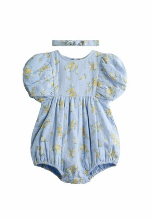 Salopetă pentru bebeluși albastră cu flori, cu mâneci bufante, decorată cu trandafiri galbeni și frunze verzi. Include o bentită asortată. Material moale și texturat.
