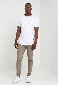 Only & Sons ONSMATT LONGY TEE 7 PACK - T-shirt básica - white/black/light grey melange