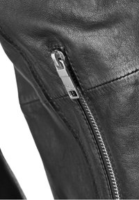 Maze Nahkatakki - black