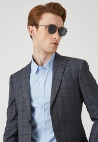 Isaac Dewhirst CHECK SUIT SET - Κοστούμι - grey