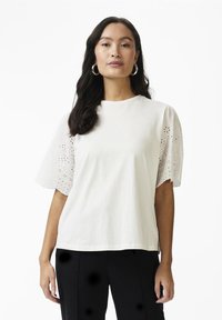 YAS - LEX SS W EMB SLEEVES S NOOS - T-shirt print - star white Miniatuurafbeelding 1