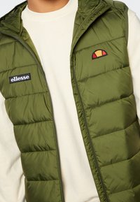 Ellesse Väst - khaki