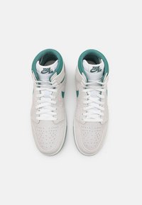 Jordan AIR JORDAN 1 ZOOM CMFT 2 jasnozielony