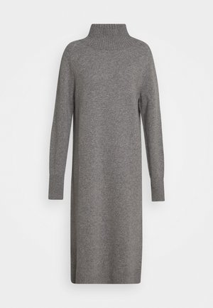 Abito maglione grigio in maglia, a maniche lunghe e lunghezza al ginocchio, con collo alto a coste e polsini e orlo a coste.