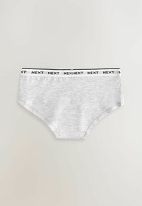 Boxeri gri din bumbac cu o textură netedă și un pantalon elastic alb și negru, având inscripții repetitive "NEXT".
