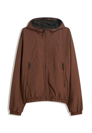 Brun zip-up jakke med hætte, elastiske manchetter og kant. Har to lynlåslommer i siden og et diskret brandlogo på brystet.