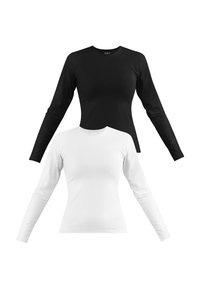 Zwei Langarm-T-Shirts in Schwarz und Weiß. Beide besitzen einen runden Halsausschnitt, ein eng anliegendes Design und eine glatte Stofftextur.
