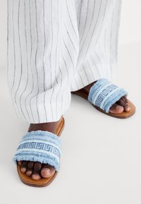 Sélectionné, medium blue