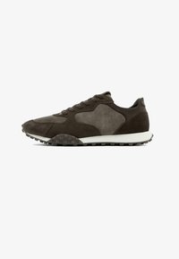 Selezionato, dark brown