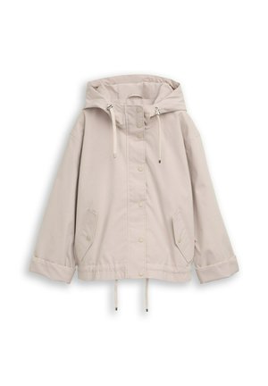 Veste à capuche beige clair avec fermeture à pression, cordons à la capuche et à l'ourlet, et deux poches à rabat avec boutons.