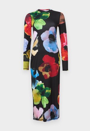 Vestido de manga larga con estampado floral que presenta vibrantes flores rojas, azules, verdes y amarillas sobre un fondo negro; diseño ajustado con cuello redondo.