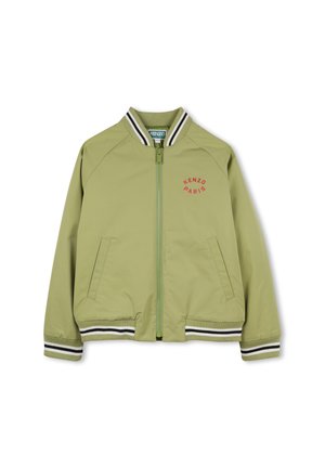 Veste bombardier verte avec fermeture éclair, col et poignets côtelés rayés, arborant un logo rouge "KENZO PARIS" sur la poitrine.