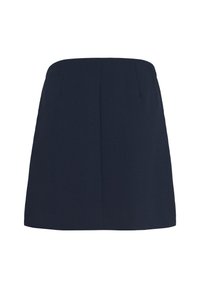 Mornarica mini suknja s ravnim oblikom, glatkom teksturom, dva prednja nabora i čistim, jednostavnim pojasom bez dodatnih ukrasa.