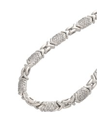 Srebrny naszyjnik z złączonymi ogniwami. Posiada akcenty przypominające diamenty w skomplikowanych wzorach, gładkie, wypolerowane wykończenie oraz geometryczne kształty.