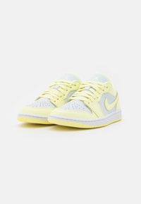 Jordan AIR JORDAN 1 LOW - Sapatilhas - pure platinum/citron tint/white