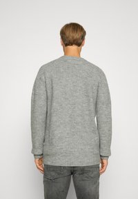 Minimum Stickad tröja - mottled light grey