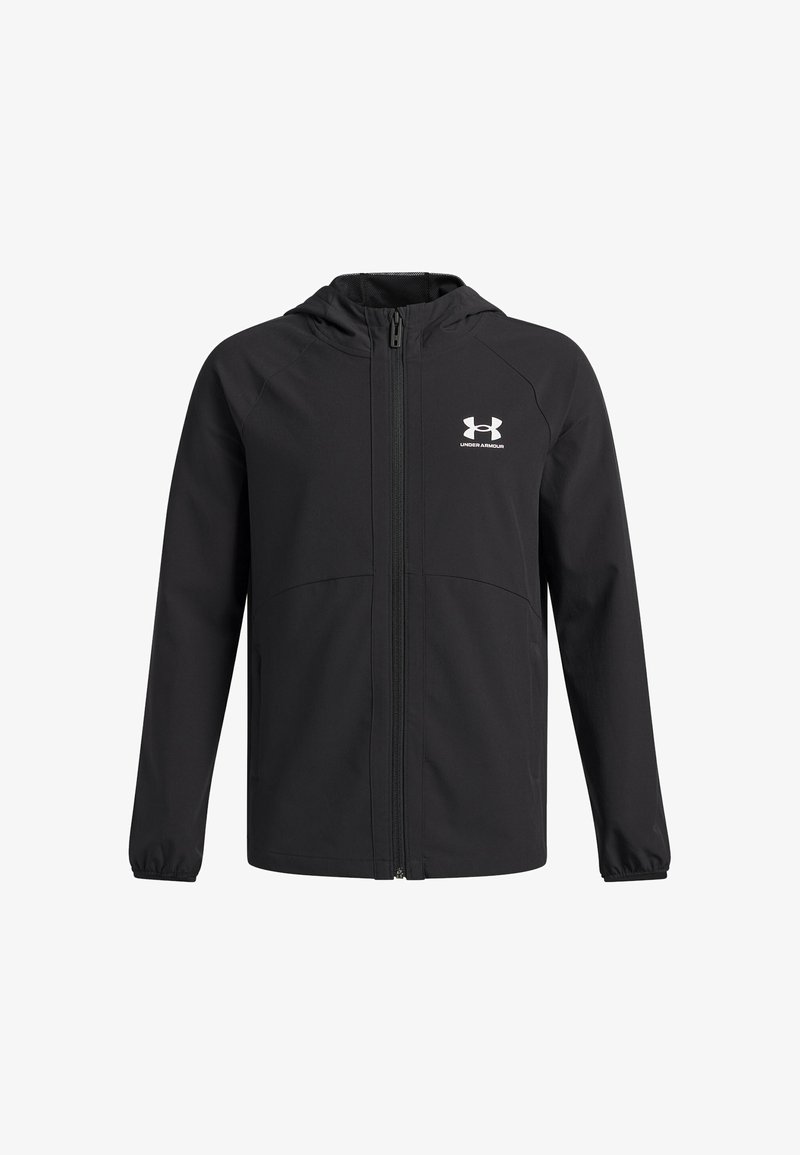 Črna jakna iz gladkega blaga, z kapuco, zaponko z zadrgo po celotni dolžini, sprednjimi žepi in belim logotipom na levi strani prsi.