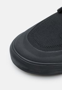 Globe MOTLEY - Sapatilhas de cano alto - black/black summit