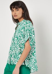 Apricot SHORT SLEEVE - Hemdbluse - green