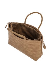 Bolso tejido de paja de color beige con asas trenzadas, exterior texturizado, cierre de cordón y un forro interior de tela suave. Diseño minimalista.
