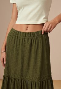 Next TEXTURED WITH TRIM TALL  - Maksihame - khaki green