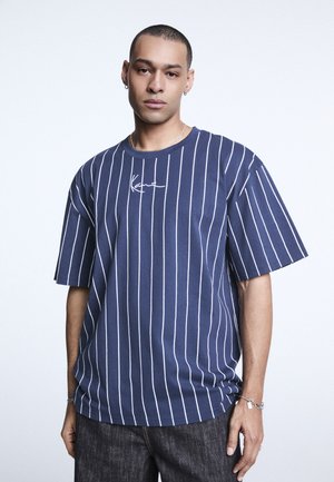 Karl Kani, SMALL SIGNATURE ESSENTIAL PINSTRIPE TEE - T-shirt imprimé - dark blue white