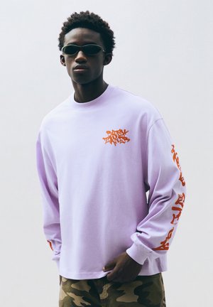 Bershka, LONG SLEEVE GRAFITTI - TSHIRT - Langærmet T-shirt - purple