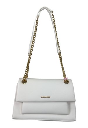 Borsa a mano in pelle bianca con tracolla a catena dorata e chiusura a patta, con piccolo logo dorato "MARIACELINE" sul davanti.