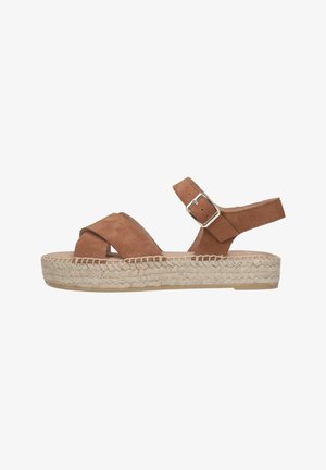 Sandale en daim marron avec bride réglable à boucle et semelle plateforme en jute tressé, talon plat et design à bout ouvert.