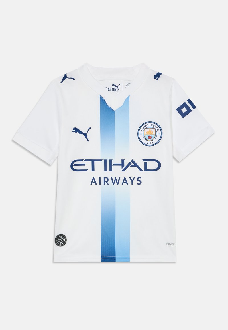 Άσπρη φανέλα ποδοσφαίρου της Manchester City με κάθετη μπλε ρίγα, σήμα συλλόγου, λογότυπο Puma και κείμενο χορηγού Etihad Airways στο μπροστινό μέρος.