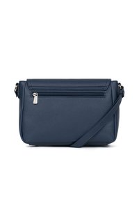 Borsa a tracolla in pelle navy con finitura testurizzata, dotata di una tasca frontale con zip e una tracolla regolabile. Forma rettangolare con accenti minimal.