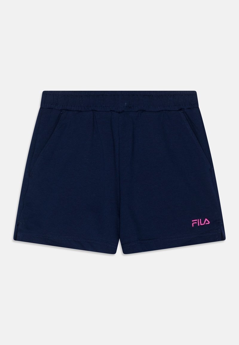 Short de sport bleu marine avec ceinture élastique, poches latérales et petit logo rose FILA sur la jambe avant gauche.