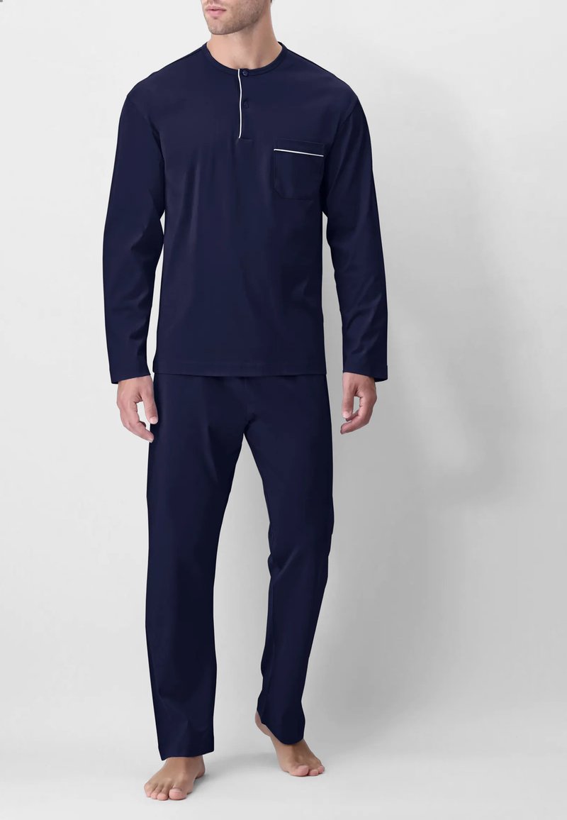 Set di pigiama blu navy a maniche lunghe con collo abbottonato, taschino sul petto con bordino bianco e pantaloni dalla vestibilità comoda. Tessuto morbido.