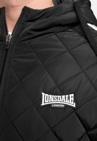 Lonsdale Zimní bunda - black