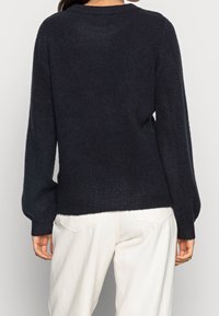 Object Sweter