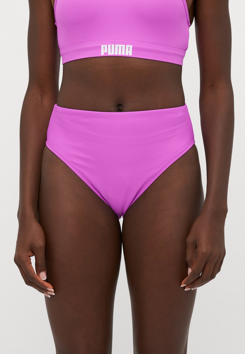 Μπικίνι με ψηλή μέση σε συμπαγές φωτεινό ροζ ύφασμα, με λείο τελείωμα και ελαστική μέση. Μινιμαλιστικός σχεδιασμός χωρίς σχέδια.