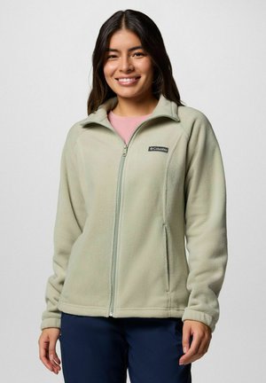 Giacca in pile verde chiaro con chiusura a zip e protezione per il mento, dotata di una patch con logo sul petto sinistro e tasche laterali.