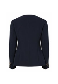 Blazer bleu marine foncé sur mesure avec épaules structurées, taille cintrée et trois boutons marron sur chaque manchette, vu de dos.