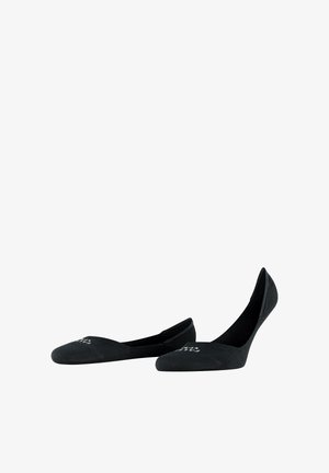 Schwarze flache Schuhe mit glatter Stoffstruktur, spitzer Zehenpartie und niedrig geschnittenen Seiten. Dezentes weißes Logodetail auf der Vorderseite.