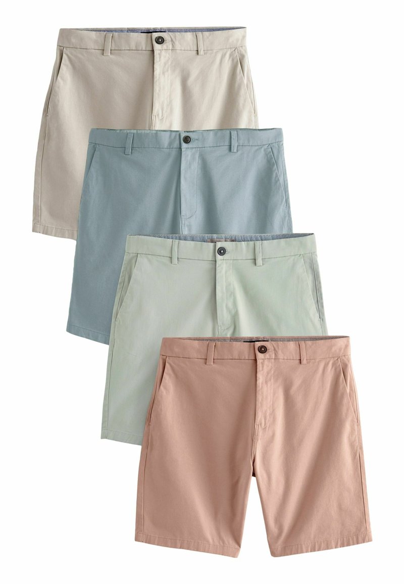 Cuatro pares de pantalones cortos en una disposición apilada: beige, azul claro, verde menta y rosa claro. Todos tienen cierre de botón y bolsillos.