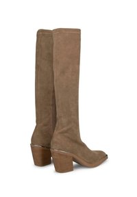 Brązowe zamszowe kozaki do kolan z kwadratowym czubkiem, masywnym obcasem i bocznym zamkiem błyskawicznym. Gładka tekstura z minimalnymi detalami szycia.