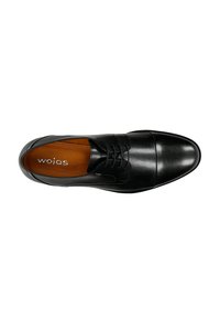 Scarpa da uomo in pelle nera con finitura liscia, punta arrotondata e dettagli di cucitura discreti. L'interno presenta una fodera marrone con il logo del marchio.