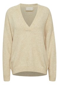 Pull en V beige fabriqué en tricot doux, avec une coupe ample, des poignets et un bas côtelés, présentant une texture subtile sans motifs visibles.