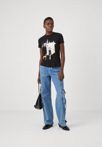 DKNY NEWSTAND - Tricou cu imprimeu - black