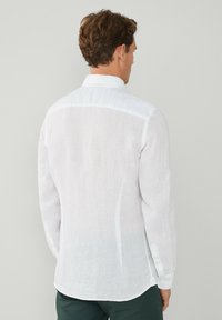 Hackett London GARMENT DYE  - Košeľa - white