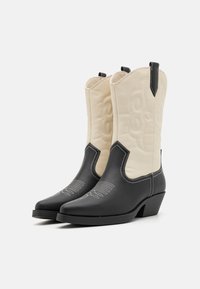 ONLY SHOES ONLBRONCO MID - Kaubojiški / motociklininko stiliaus batai - off white/black