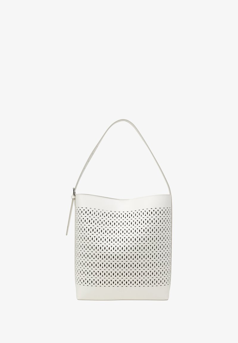 Sac à main blanc en cuir avec un design découpé comportant des motifs ovales. Il a un haut incurvé et une seule bandoulière réglable.