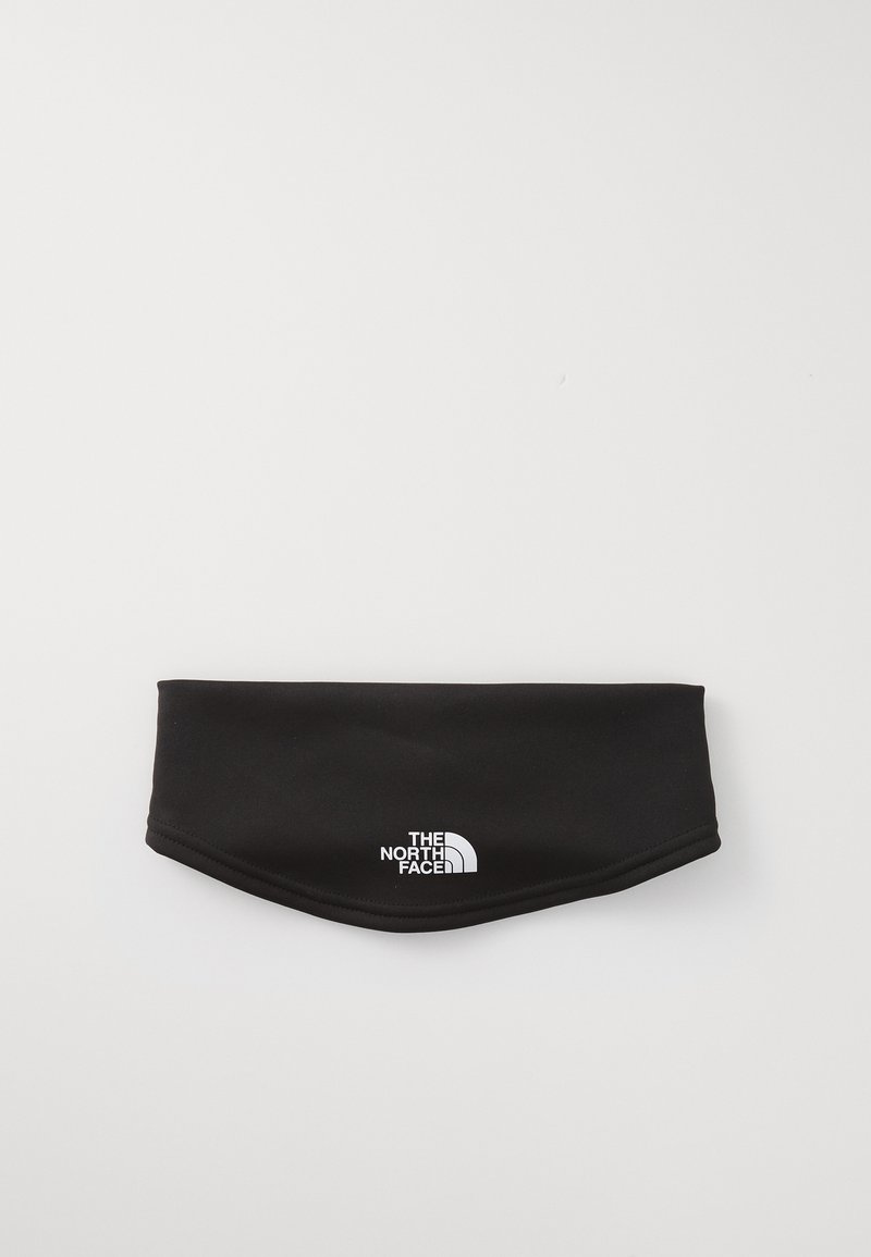 Čierny látkový headband vyrobený z elastického materiálu, na prednej strane obsahuje biele logo "The North Face", má hladkú textúru a kontúrovaný tvar.